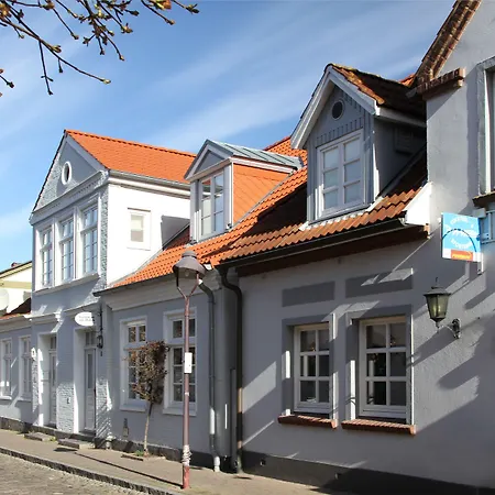 Hafenhotel Meereszeiten Hotell Heiligenhafen