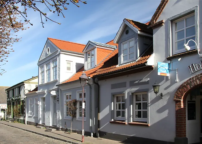 Hafenhotel Meereszeiten Hotell Heiligenhafen